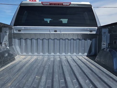 Used 2025 GMC Sierra 1500 SLT AWD/4WD image 19