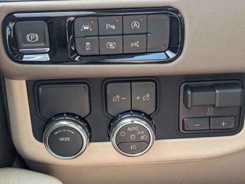 New 2026 GMC Yukon XL Denali w/ Denali Reserve Package RWD image 28