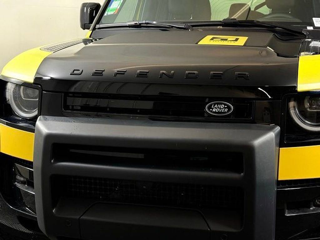 New 2026 Land Rover Defender 110 AWD/4WD image 10
