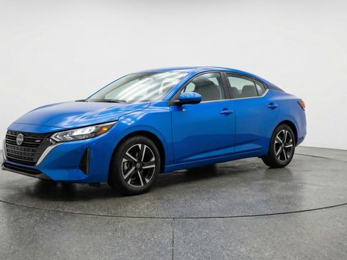 Used 2025 Nissan Sentra SV image 3