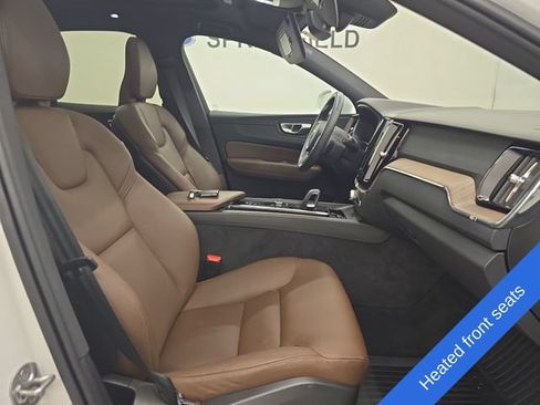 Used 2022 Volvo XC60 B5 Momentum AWD/4WD image 9