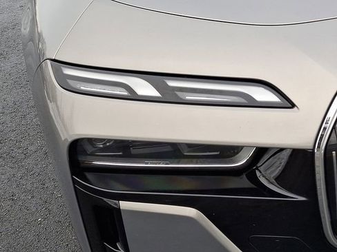 Used 2023 BMW 760i xDrive image 9