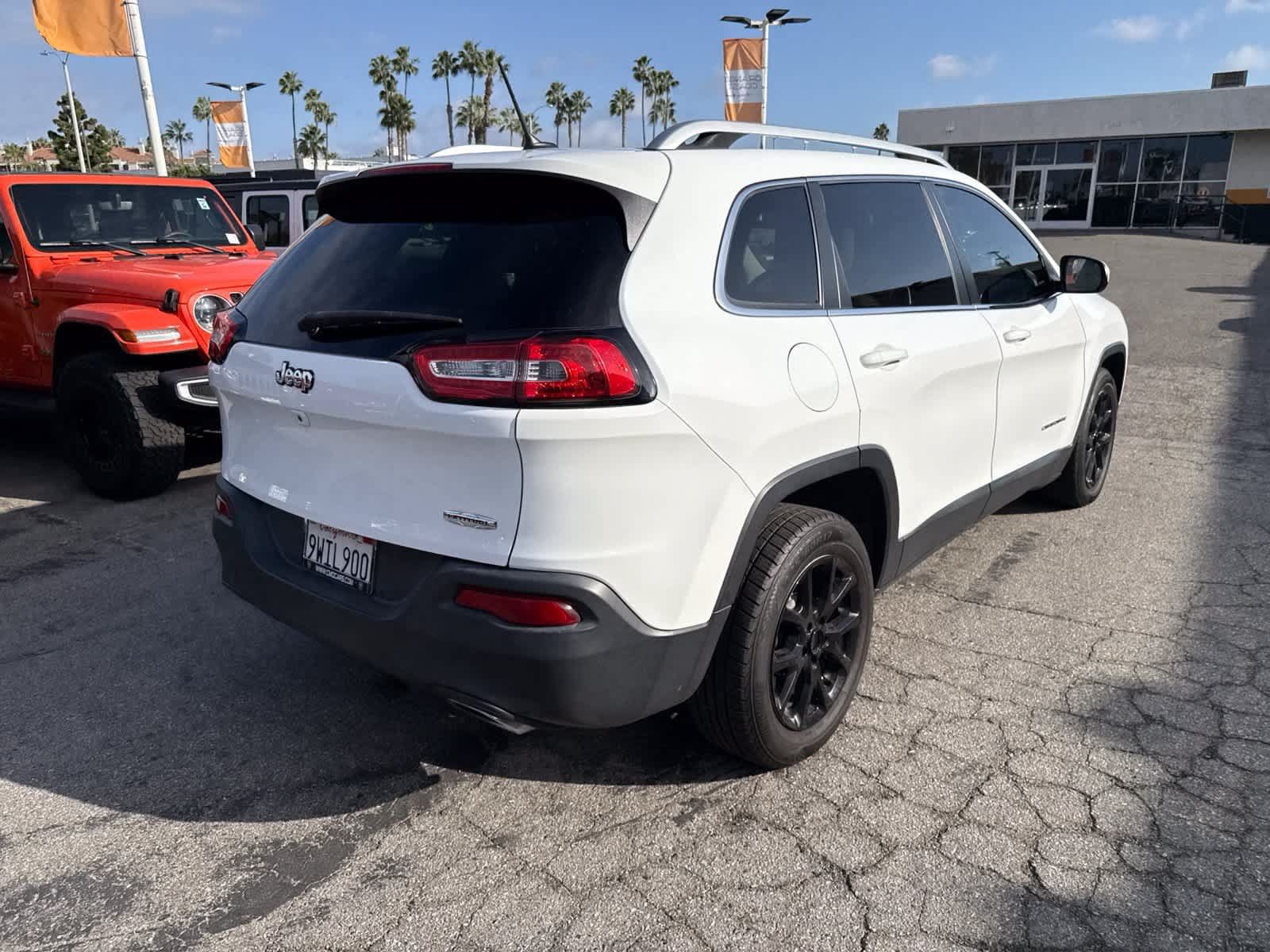 Used 2018 Jeep Cherokee Latitude FWD image 10