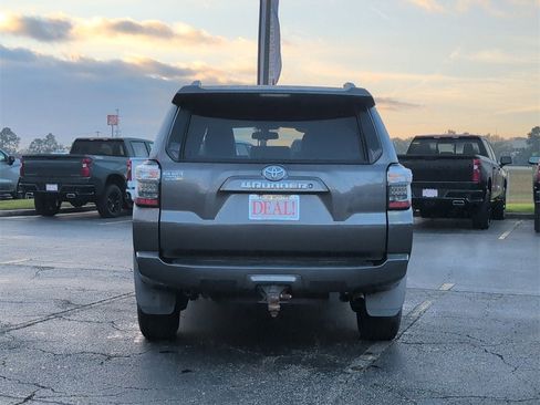 Used 2016 Toyota 4Runner SR5 image 4