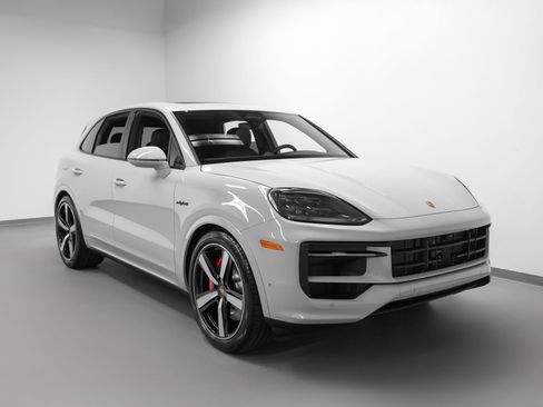 New 2026 Porsche Cayenne S AWD/4WD image 10