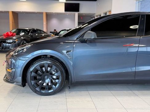 Used 2022 Tesla Model Y Long Range AWD/4WD image 8