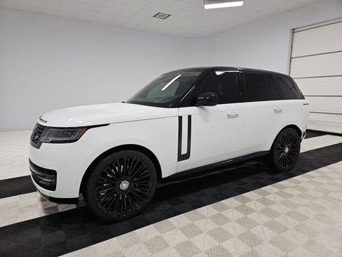 Used 2025 Land Rover Range Rover Autobiography image 3