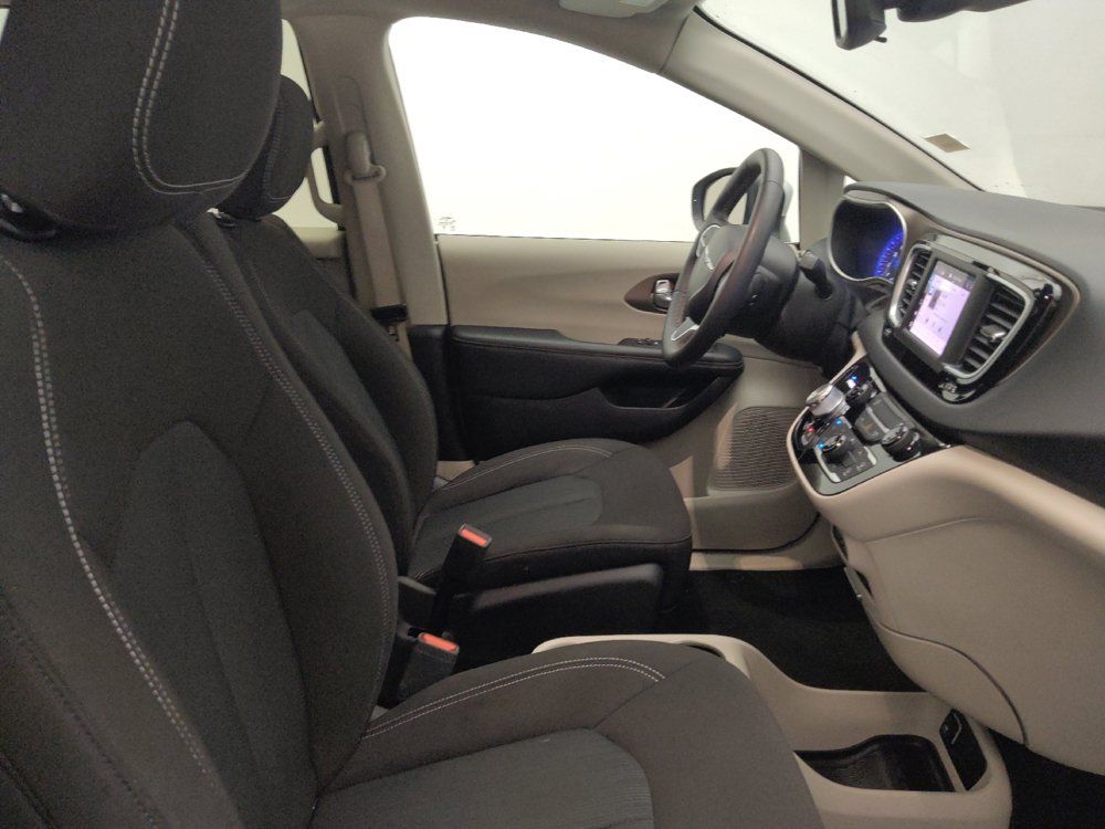 Used 2023 Chrysler Voyager LX FWD image 21