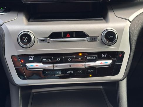 Used 2021 Ford Explorer XLT image 32