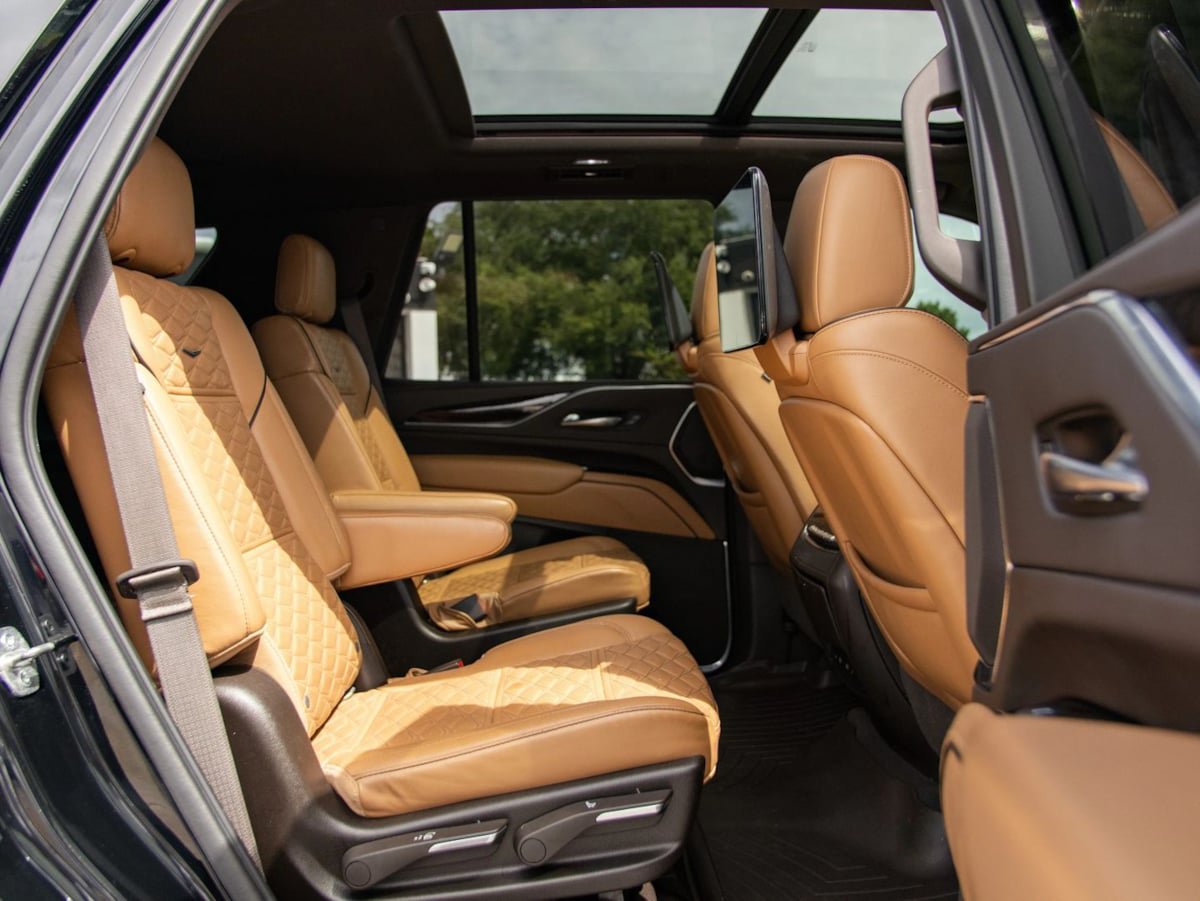 Used 2021 Cadillac Escalade Sport w/ LPO, ONYX Package RWD image 29