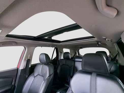 Used 2024 Honda Pilot Touring image 15