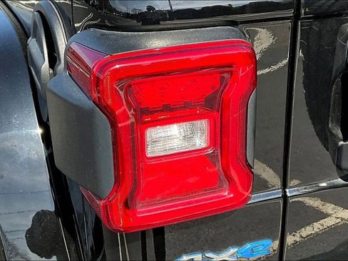 Used 2023 Jeep Wrangler Unlimited Sahara w/ Cold Weather Group AWD/4WD image 22