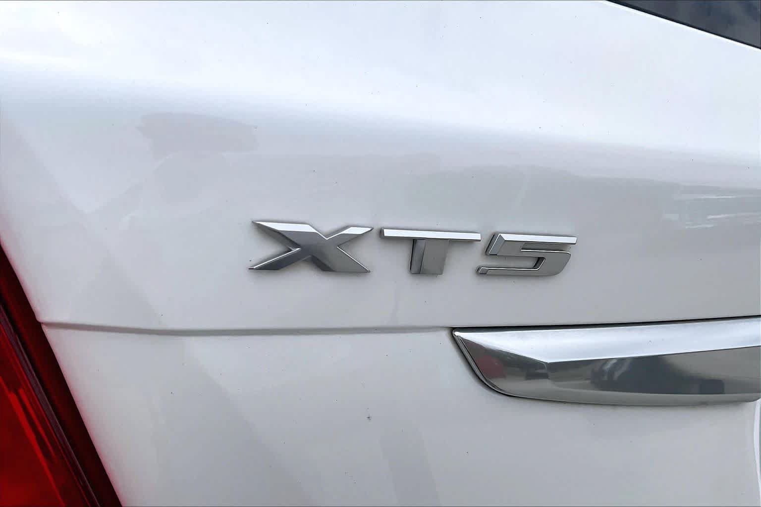 Used 2018 Cadillac XT5 Luxury w/ Driver Awareness Package FWD image 10