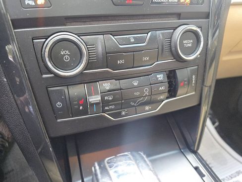 Used 2016 Ford Explorer XLT w/ Equipment Group 202A AWD/4WD image 24