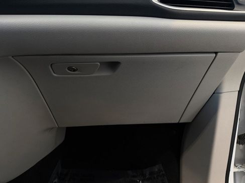 Used 2023 Chrysler Pacifica Touring-L FWD image 46