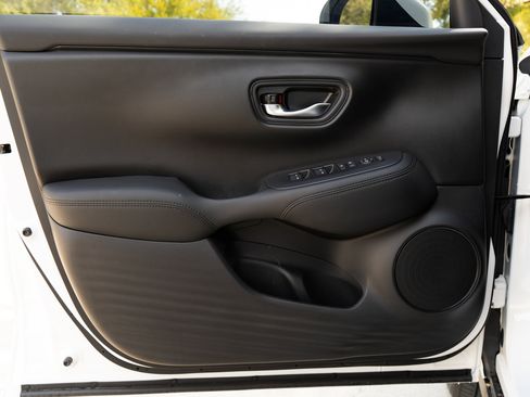 Certified 2026 Honda HR-V LX image 37