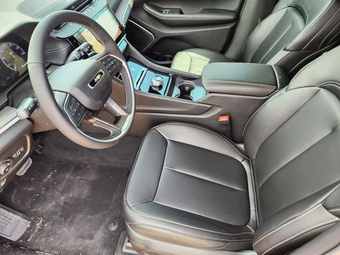 New 2026 Jeep Grand Cherokee Limited image 9