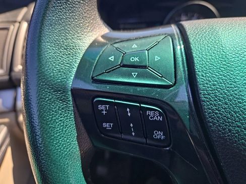 Used 2018 Ford Explorer XLT w/ Equipment Group 202A AWD/4WD image 22