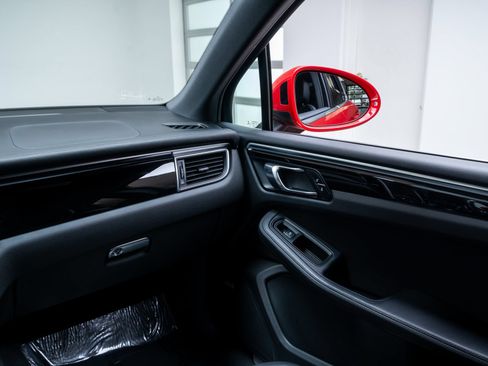Used 2017 Porsche Macan S AWD/4WD image 11