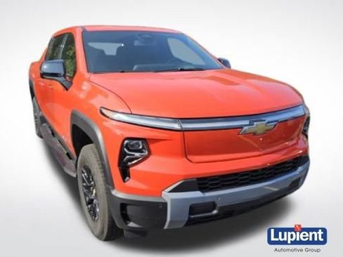 Used 2025 Chevrolet Silverado EV LT AWD/4WD image 1