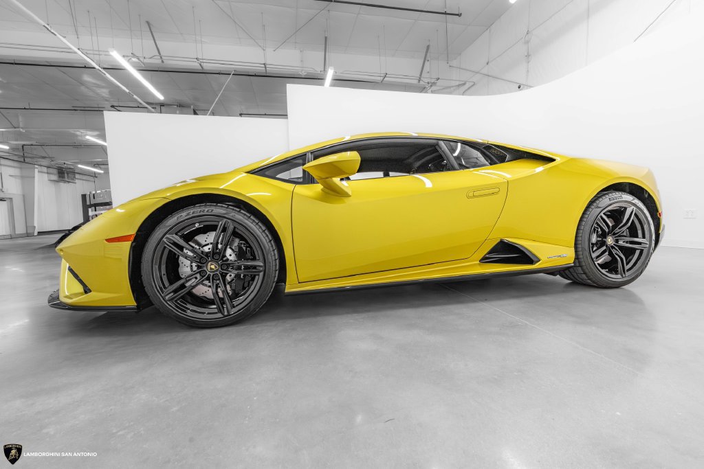Used 2020 Lamborghini Huracan EVO RWD image 23