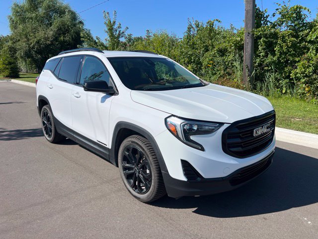 Used 2020 GMC Terrain SLE w/ Driver Convenience Package AWD/4WD image 3