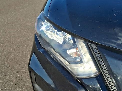 Used 2018 Nissan Rogue SV w/ Premium Package image 9