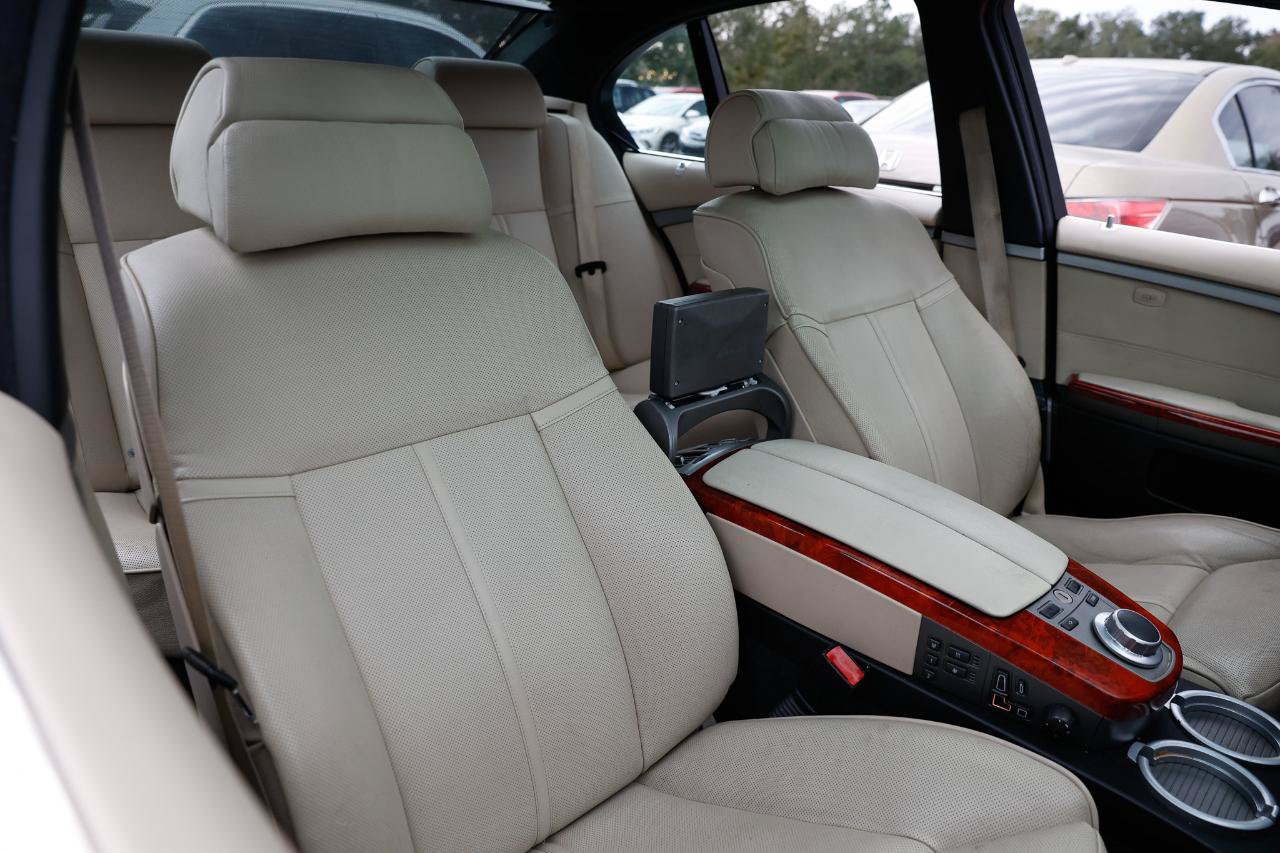 Used 2008 BMW ALPINA B7 w/ Rear Entertainment Pkg RWD image 18