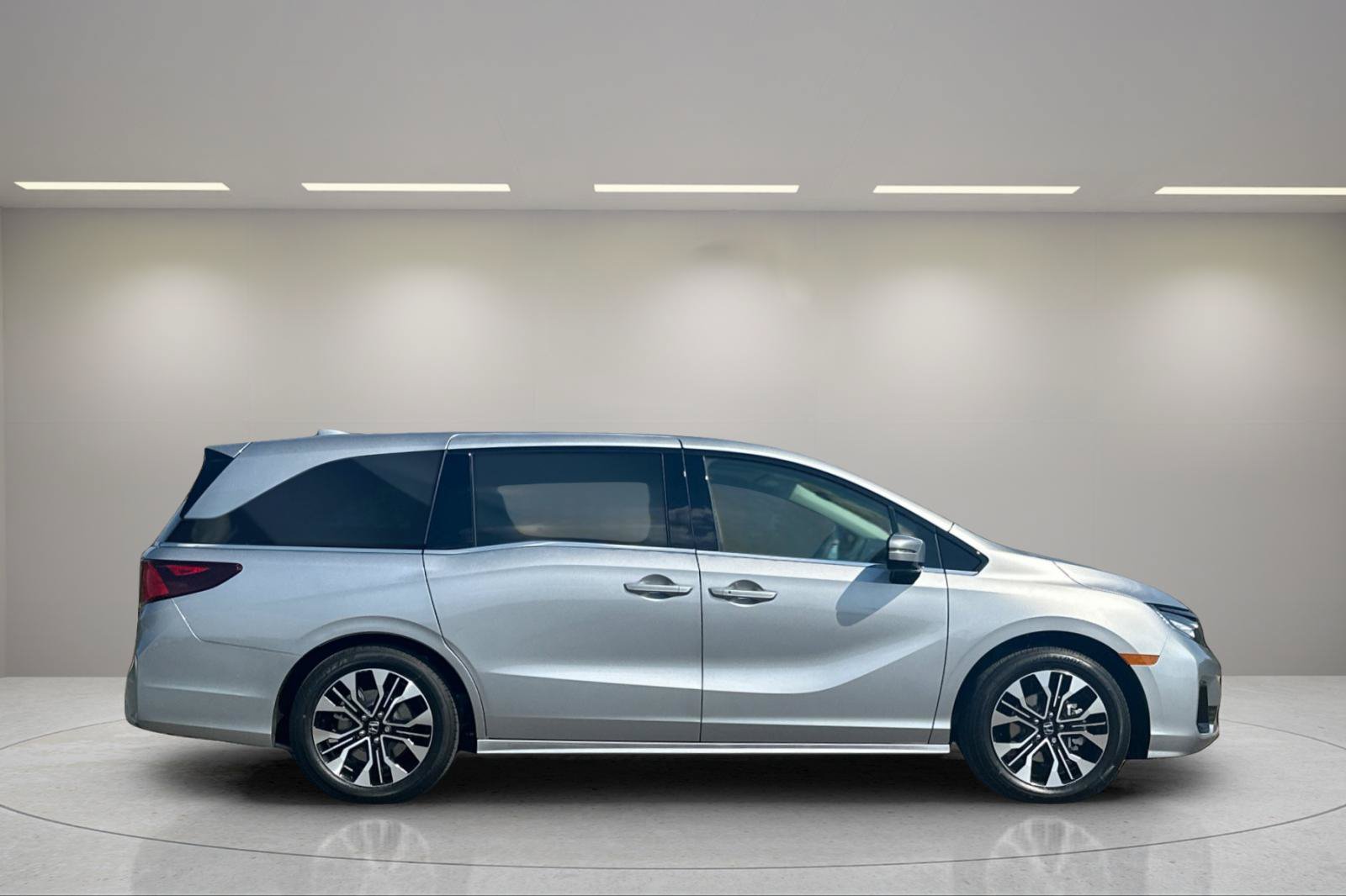 Certified 2026 Honda Odyssey Elite image 2