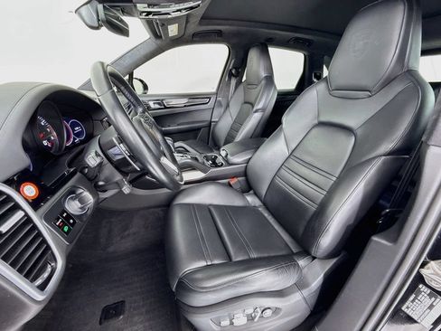 Certified 2020 Porsche Cayenne Turbo AWD/4WD image 5