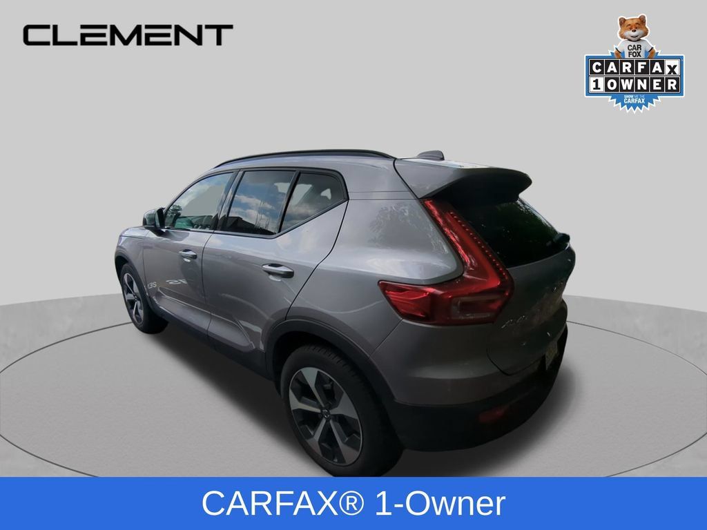 Used 2026 Volvo XC40 B5 Plus AWD/4WD image 3
