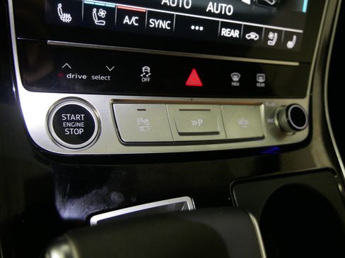 Used 2025 Audi Q7 3.0T Prestige AWD/4WD image 29