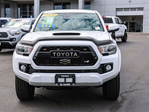 Used 2020 Toyota Tacoma TRD Sport w/ Technology Package AWD/4WD image 16