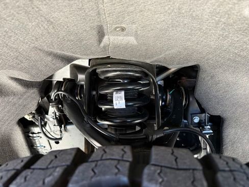 Used 2024 Chevrolet Colorado ZR2 w/ Technology Package AWD/4WD image 41