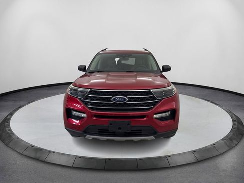 Used 2020 Ford Explorer XLT w/ Equipment Group 202A image 2