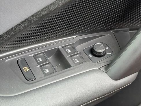 Certified 2025 Volkswagen Tiguan SE R-Line AWD/4WD image 11