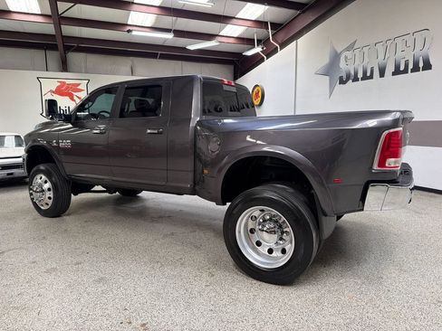 Used 2015 RAM 3500 Laramie w/ Convenience Group AWD/4WD image 4