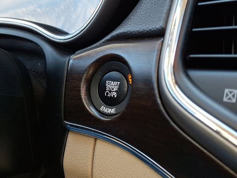 Used 2014 Jeep Grand Cherokee Limited w/ Luxury Group II image 27