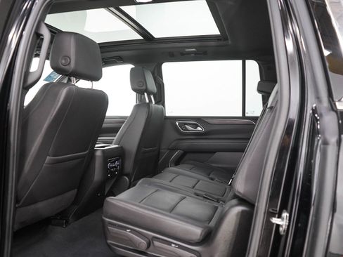 Used 2023 Chevrolet Suburban LT w/ Luxury Package AWD/4WD image 18