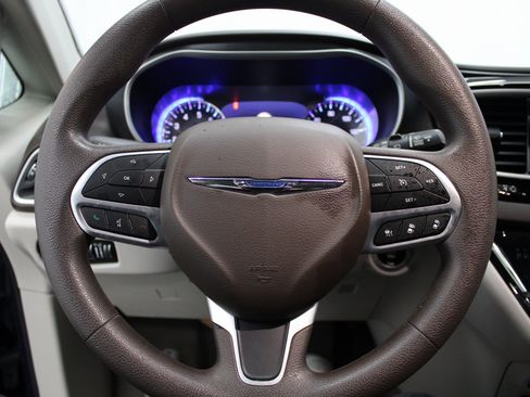 Used 2020 Chrysler Pacifica Touring w/ Advanced Safetytec Group image 26