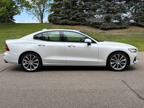 Used 2020 Volvo S60 T5 Momentum FWD image 2