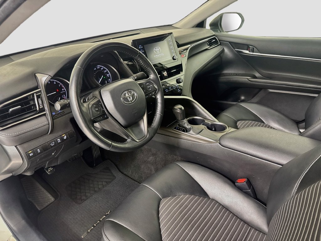 Used 2022 Toyota Camry SE FWD image 10