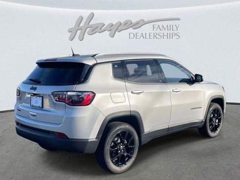 New 2026 Jeep Compass Latitude image 4