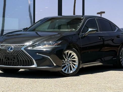 Used 2021 Lexus ES 300h Ultra Luxury w/ Accessory Package 2 FWD image 2