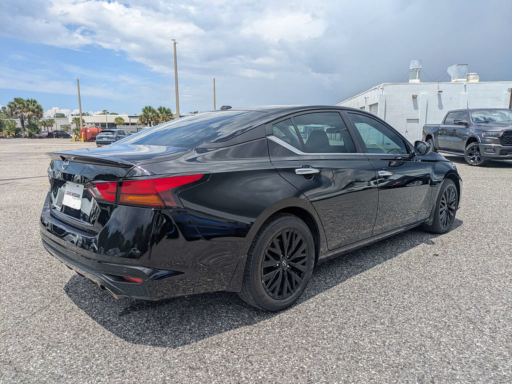 Used 2025 Nissan Altima 2.5 SV w/ SV Special Edition Package FWD image 3