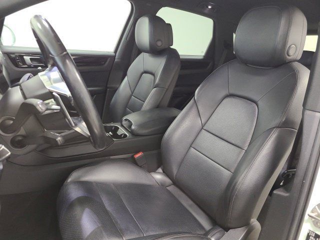 Used 2020 Porsche Cayenne AWD/4WD image 15