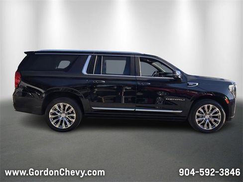 Used 2022 GMC Yukon XL Denali image 7