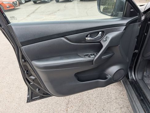 Used 2017 Nissan Rogue S image 11