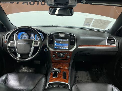 Used 2012 Chrysler 300 Limited RWD image 16