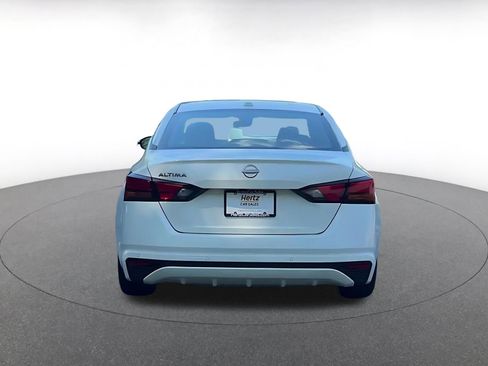 Used 2025 Nissan Altima 2.5 SV FWD image 12